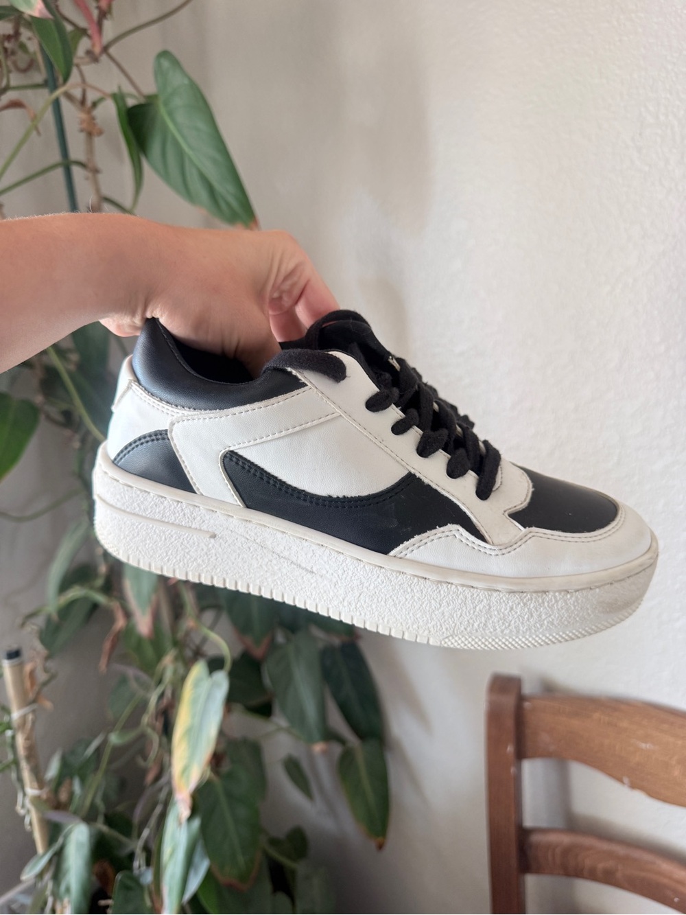 Alice + Olivia Black and White Low-Top Sneakers